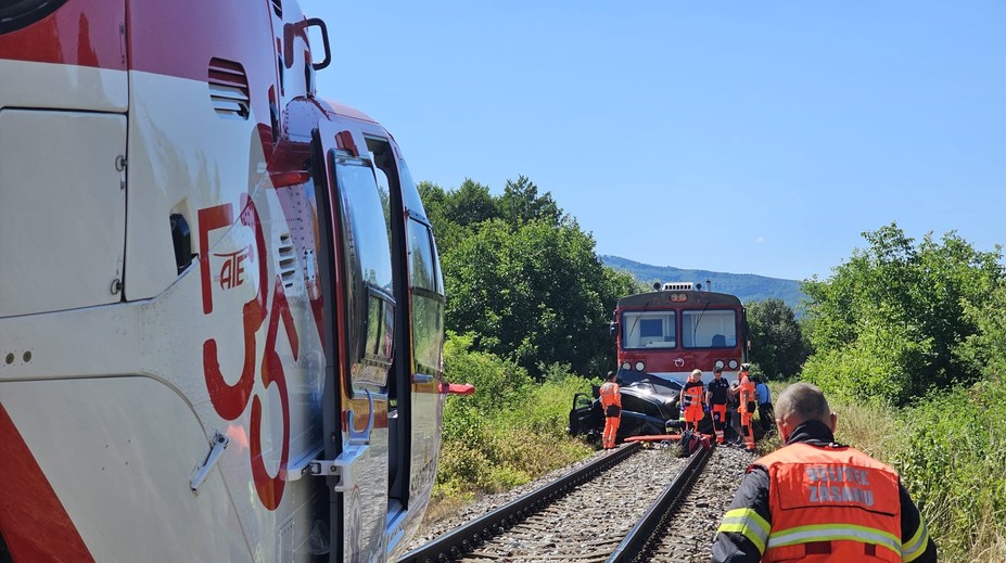 Tragická zrážka auta s vlakom. Vodička (†43) nehodu neprežila