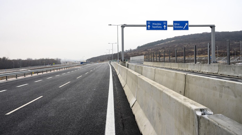 Otvorili novú križovatku na R1, je hlavným ťahom z Nitry na Topoľčany
