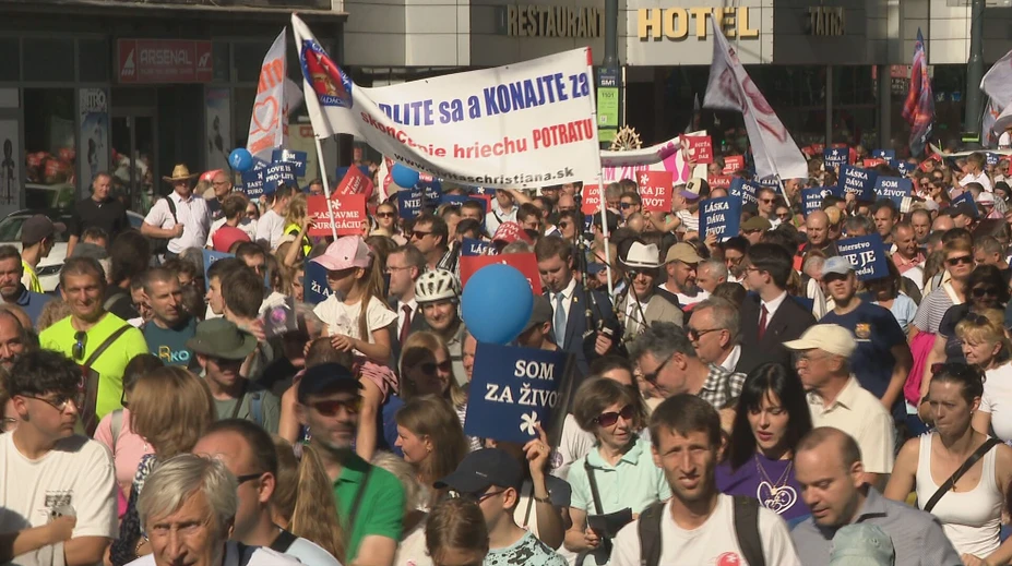 Pochod za život otvoril citlivé témy. Tisíce ľudí v Bratislave žiadali sprísnenie interrupcií