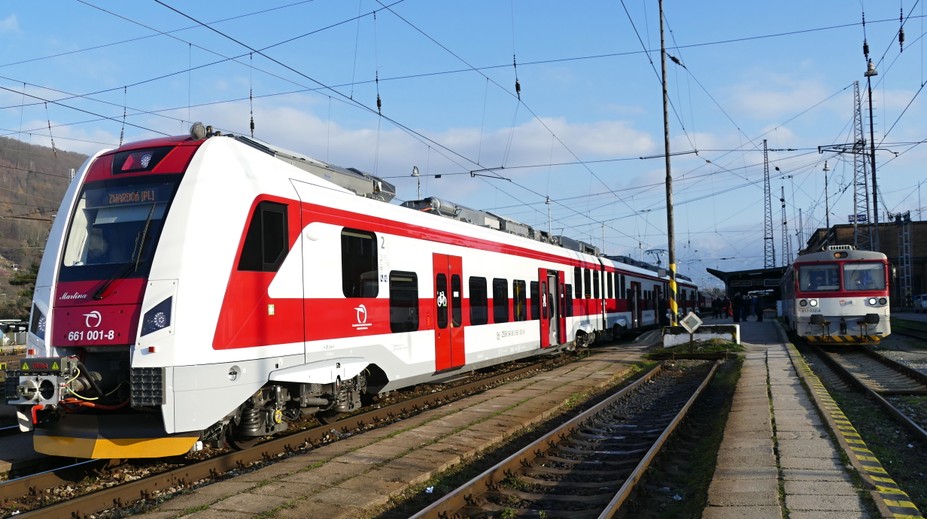 ZSSK počas sviatkov posilnila spoje. Najvyťaženejšie vlaky sú už takmer vypredané