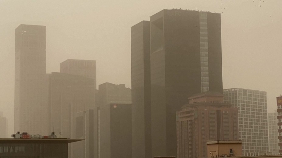 VIDEO: Severovýchodom Číny a Pekingom sa prehnala silná piesočná búrka. Zasiahla stámilióny ľudí