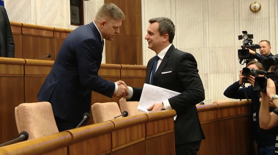 Takúto situáciu Slovensko ešte nezažilo. Hrozí bezvládie?