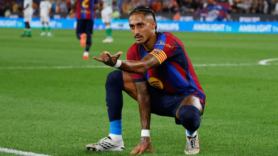 Barcelona naďalej stopercentná. Raphinha má životnú formu