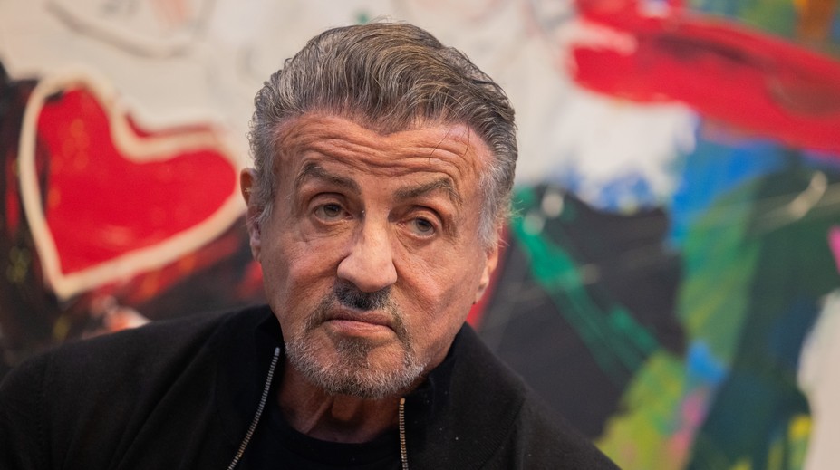 Z muža, ktorý prespával na staniciach, sa stala legenda. Sylvester Stallone oslavuje významné životné jubileum