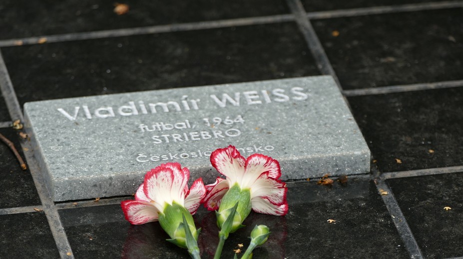 Na Národnom cintoríne odhalili pamätnú tabuľu Vladimírovi Weissovi najstaršiemu