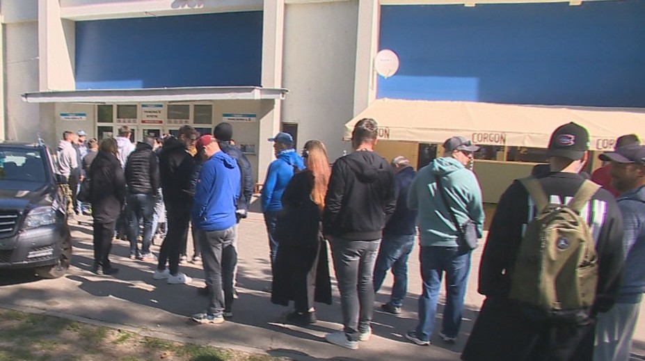 Ľudia si brali dovolenky, len aby sa im ušli lístky. V Nitre vypukla hokejová horúčka