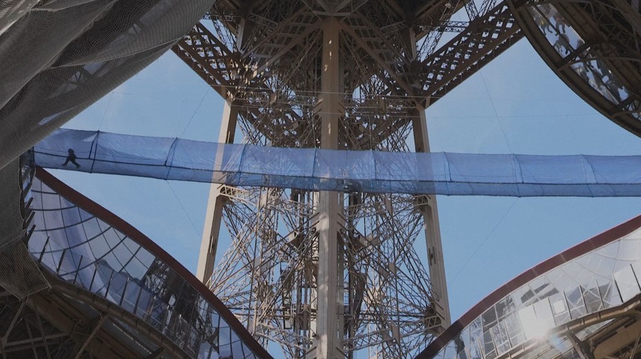 Paríž má novú atrakciu pre milovníkov adrenalínu. Nachádza sa priamo na Eiffelovke