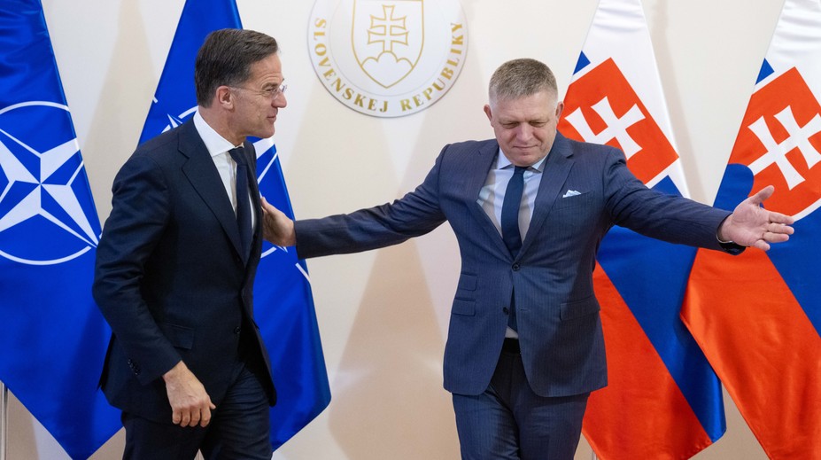 Fico požiadal Rutteho o posilnenie protivzdušnej obrany SR