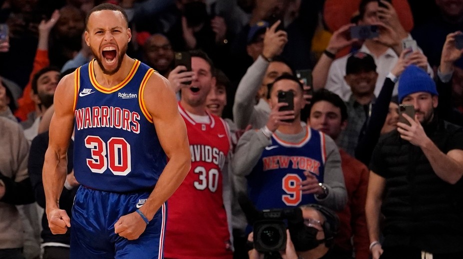 VIDEO: Stephen Curry prekonal Raya Allena a stal sa najlepším trojkárom v histórii NBA