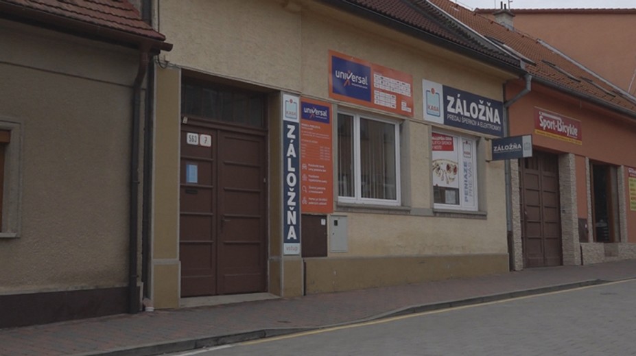 Záložna zaskočila rodinu z Bánoviec nad Bebravou, úrok účtovala napriek lockdownu