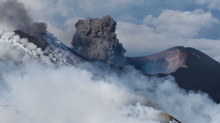 Chceli vidieť lávu zblízka, narazili na zákaz. Sprievodcovia z Etny štrajkujú