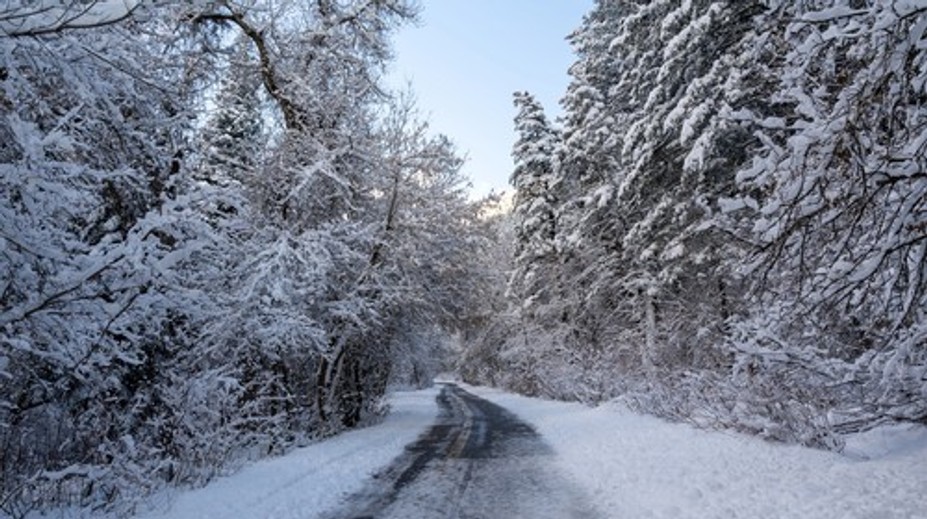 VIDEO: Slovensko sa prebudilo do bieleho rána. Sneh zasypal aj mnohé dediny