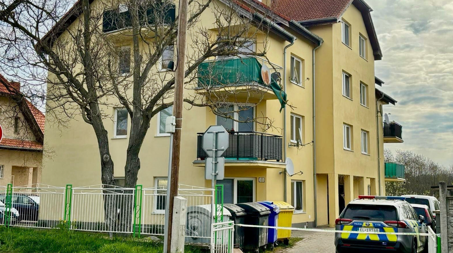 Brutálny koniec hádky v byte na západe Slovenska. Žena dobodala priateľa (†27)
