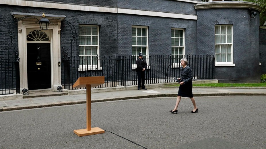 Britská premiérka obvinila predstaviteľov EÚ zo snahy zmanipulovať voľby