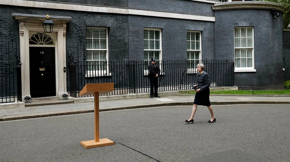 Britská premiérka obvinila predstaviteľov EÚ zo snahy zmanipulovať voľby