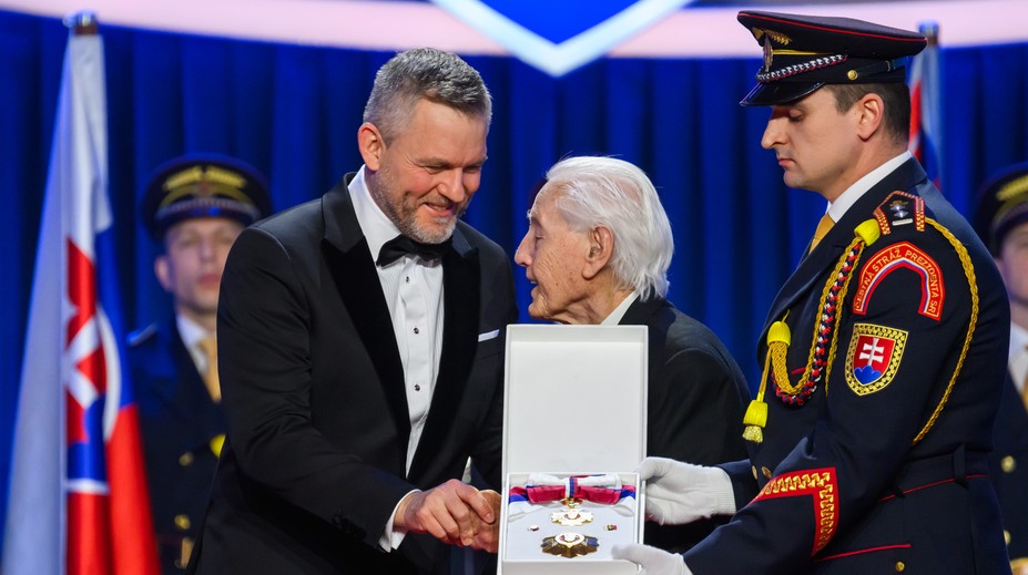 Prezident udelil štátne vyznamenania 22 osobnostiam, z toho štyrom in memoriam