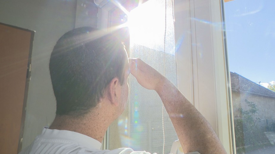 Zabíja ho slnko, no túžil prežiť aspoň jediný deň ako zdravé dieťa. Cudzí ľudia mu nezištne splnili sen