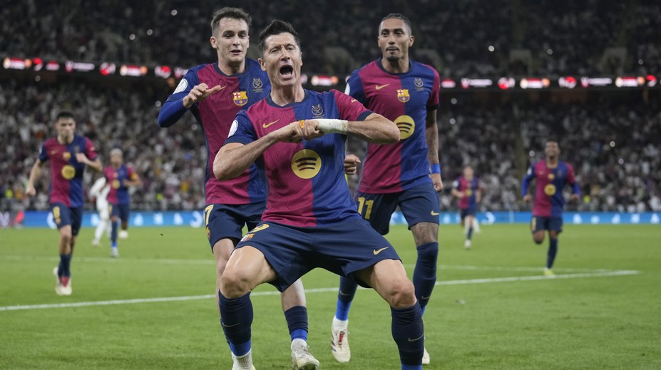 Real schytal výprask nehodný finále. Superpohár berie napriek červenej karte Barcelona