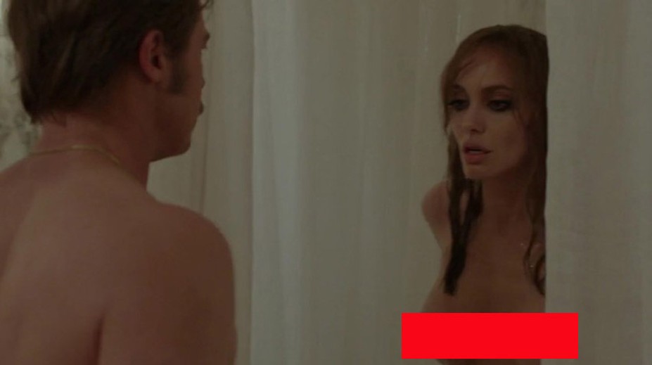 Angelina Jolie vo filme prvýkrát ukázala prsia po operácii