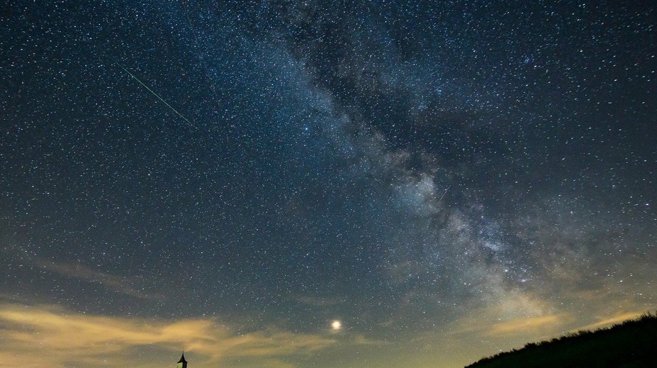 Americká televízia vybrala päť najlepších fotiek Perzeíd z celého sveta. Dve sú zo Slovenska