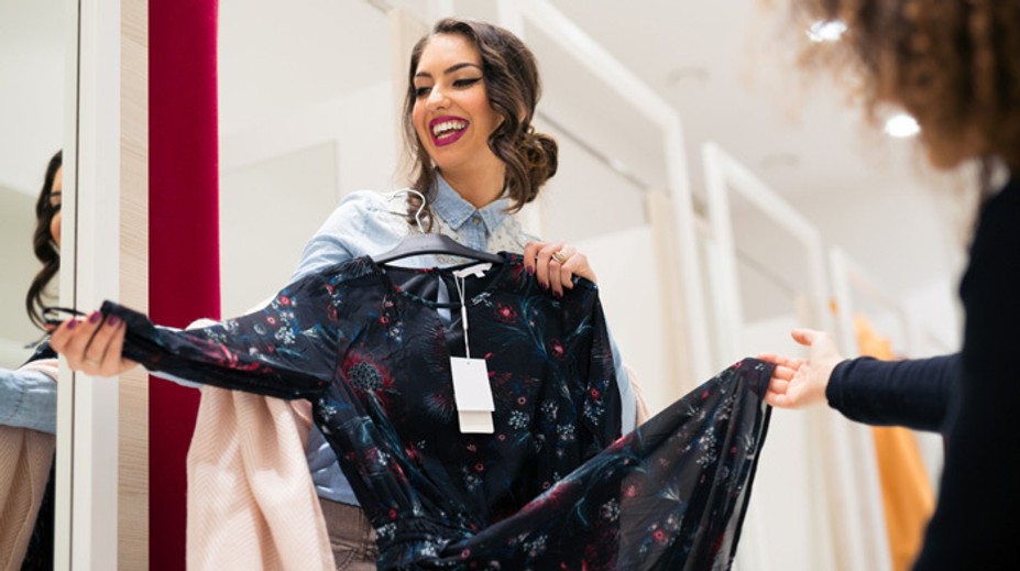 Odborníci testovali nové odevy z obchodov. Teraz pochopíte, prečo ich treba vyprať