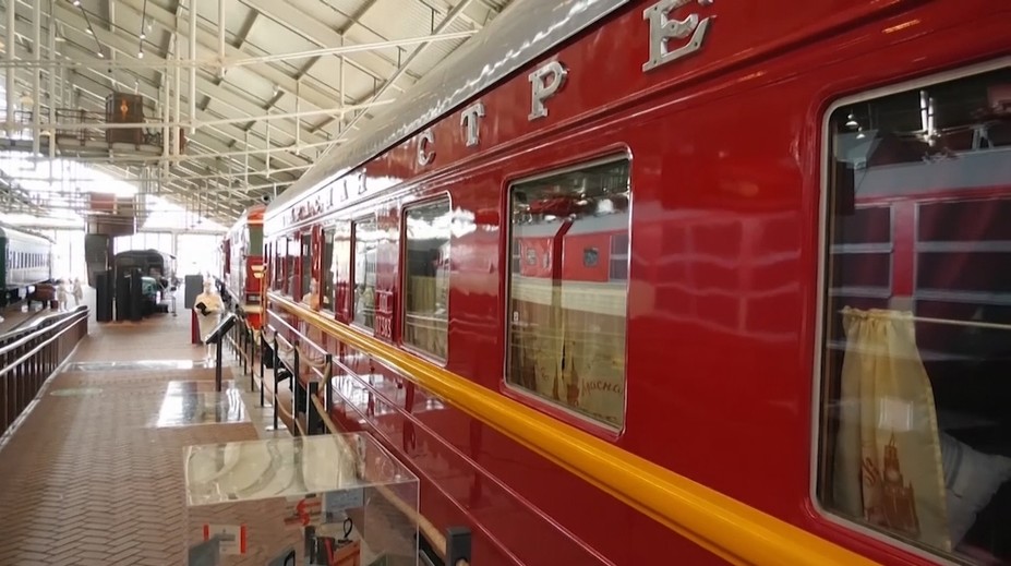 Dlhé roky bol pýchou sovietskych železníc. Legendárny vlak Červený šíp oslavuje okrúhle narodeniny