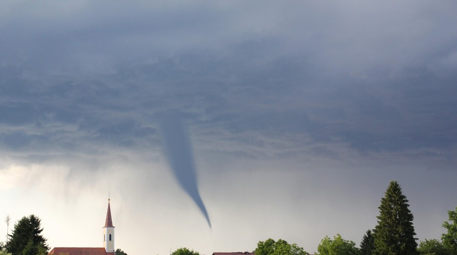 FOTO+VIDEO: Extrémne počasie udrelo len kúsok od Slovenska. Českom sa prehnalo ďalšie tornádo