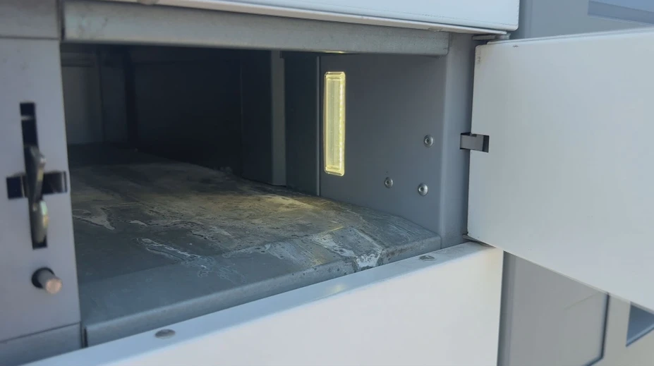 Stoja na slnku a nemajú klimatizáciu. Sú výdajné boxy počas tropických horúčav bezpečné pre vaše zásielky?