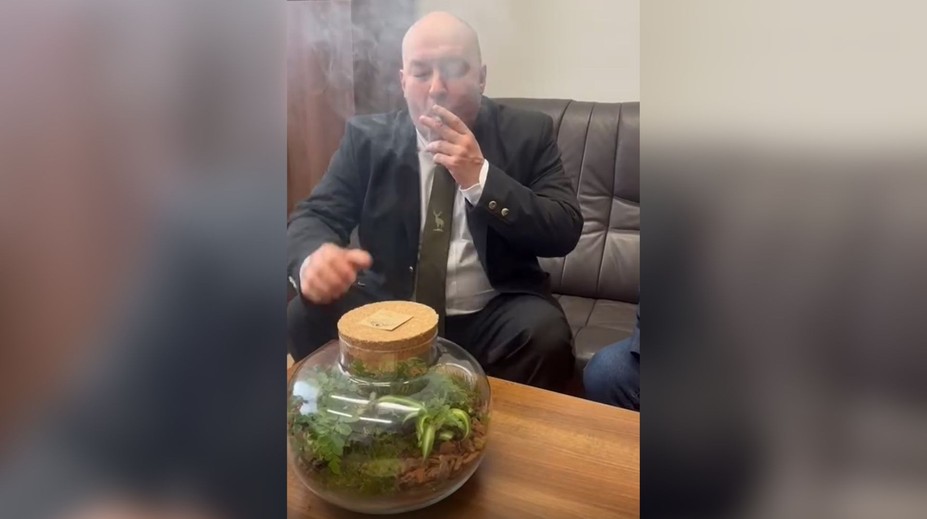 Pre šírenie konšpirácií ho Facebook zablokoval. Pozreli sme sa na najkontroverznejšie výroky nového ministra