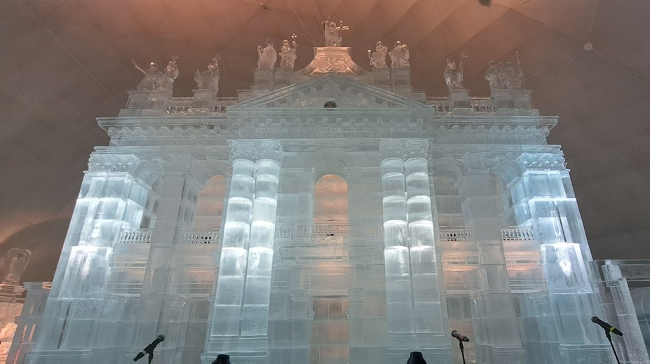 V Tatrách odhalili tajomstvo roka. Do poslednej chvíle mohli turisti len tipovať, čo vyrastá pod kupolou