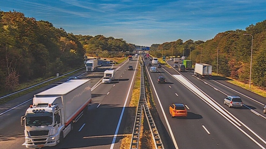 V susedných krajinách si za diaľničné známky priplatíme. Rakúsko navyše chystá novinku