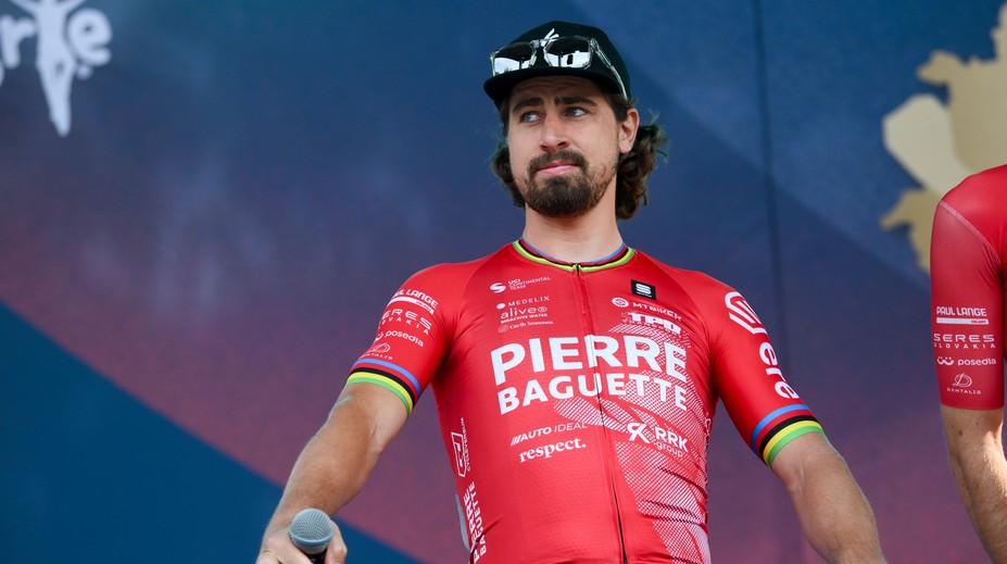 VIDEO: Pád i defekt, takto si návrat nepredstavoval. Sagana pri premiére v slovenskom tíme odstavila smola