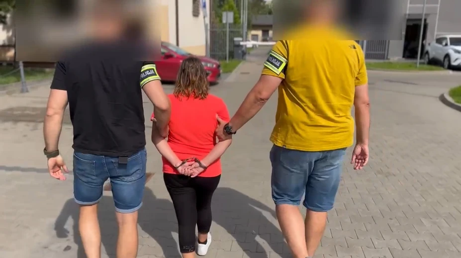 Napísala známej, že svojmu synovi urobila niečo veľmi zlé. Päťmesačný chlapček mal zlomené obe ruky aj nohu