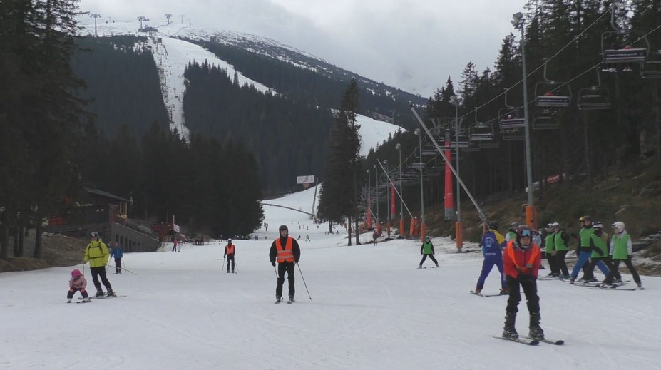 Lyžiarska sezóna sa chýli ku koncu. Niektoré strediská znížili svoje ceny