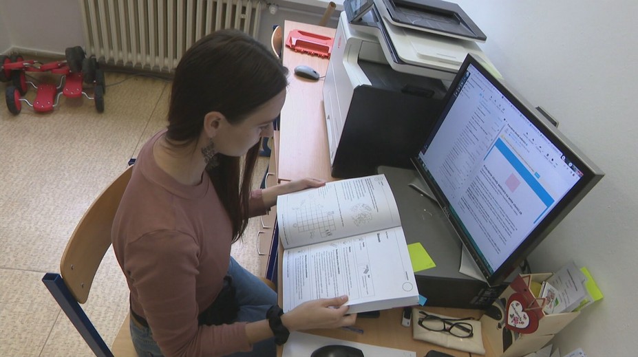 Hodiny práce navyše za rovnakú výplatu. Asistentov učiteľov čakajú zmeny