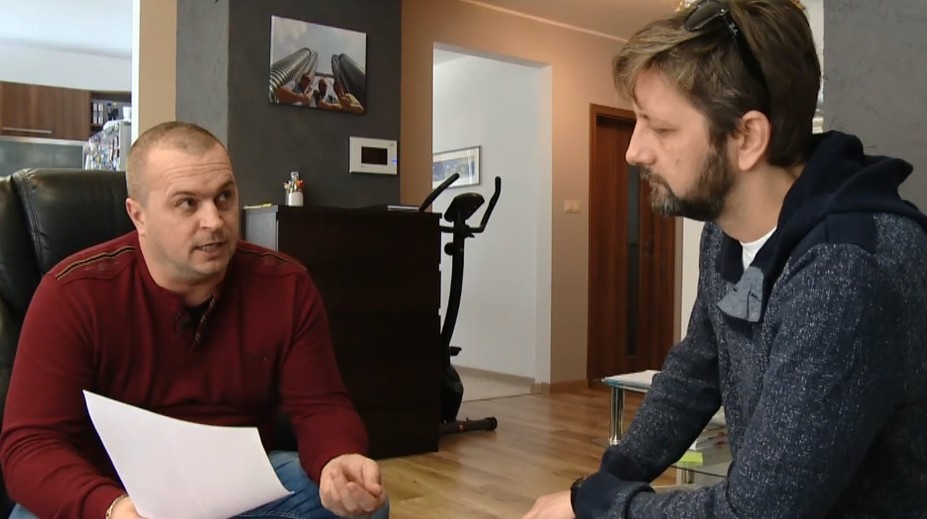 Rok od nehody má auto stále v servise. Výrobca doteraz nedodal potrebnú súčiastku