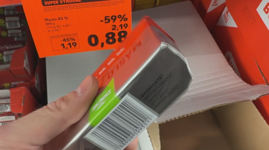 Situácia, ktorú si nepamätáme niekoľko rokov. V Európe je taký prebytok masla, že cena klesá na dno