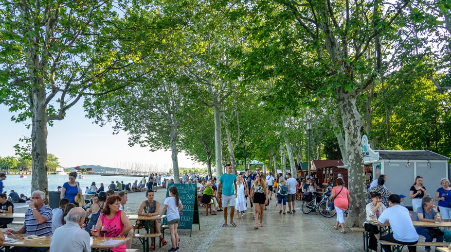 Balaton už nie je zárukou lacnej dovolenky. Mení sa na luxusnú destináciu, ktorú si bežný Maďar dovolí len ťažko