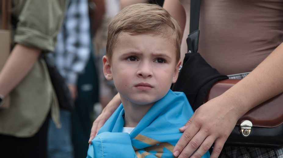 Z maloletých urobili tovar, záujemcovia si vyberajú z katalógu. Rusko hľadá nové rodiny pre unesené ukrajinské deti