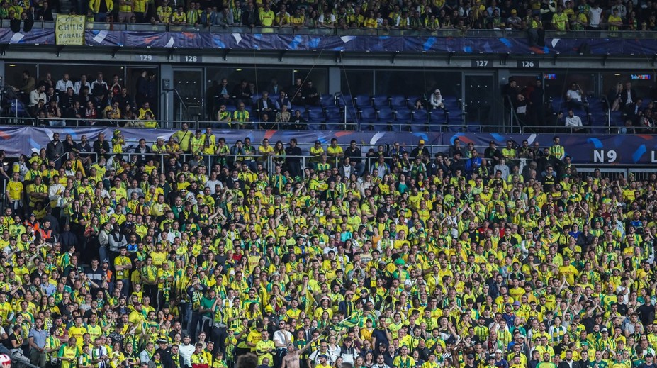 Bodné zranenia na chrbte? Pred zápasom zomrel fanúšik, jeho skupinu napadli priaznivci súpera