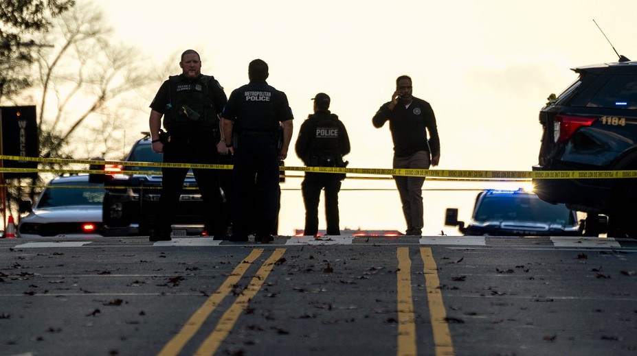Streľba neďaleko Bieleho domu: Dvaja príslušníci Národnej gardy utrpeli vážne zranenia, Trump označil útočníka za „zviera“