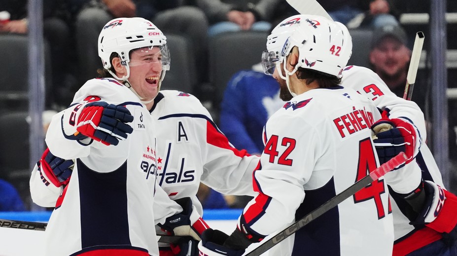 VIDEO: Skvelý výkon Fehérváryho mu priniesol jubilejný bod. Stal sa hviezdou a udržal Capitals v hre o postup