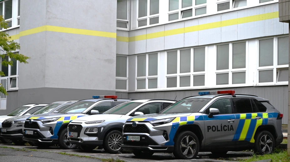 Bombová hrozba ochromila súdy po celom Slovensku, budovy evakuovali