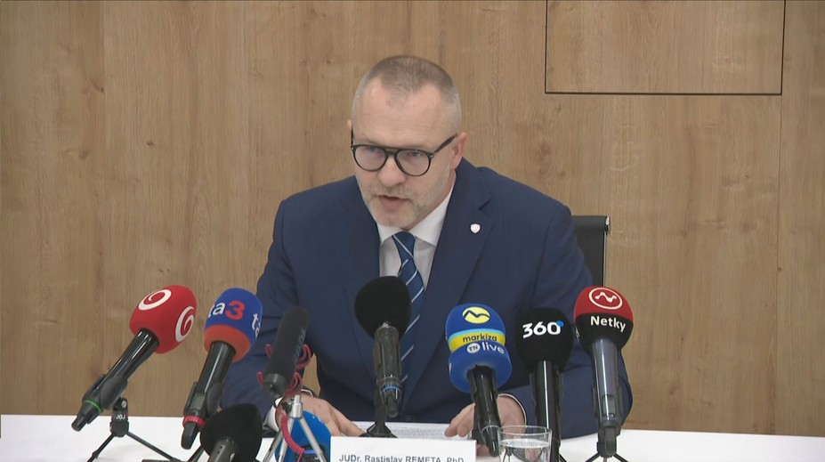 Darovanie vojenskej techniky Ukrajine bolo podľa prokuratúry v poriadku