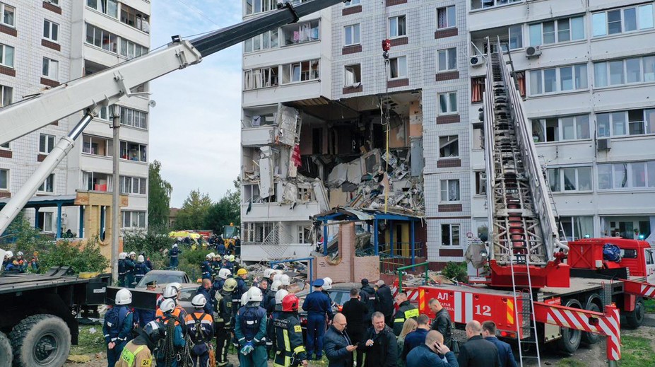 Silný výbuch v Rusku: Tlaková vlna poškodila 30 bytov, zomreli dvaja ľudia