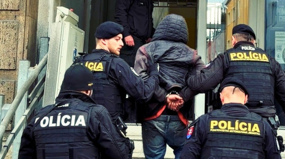 Rodinná tragédia na strednom Slovensku: Syna (27) obvinili z vraždy otca (†51), mal naňho zaútočiť sekerou