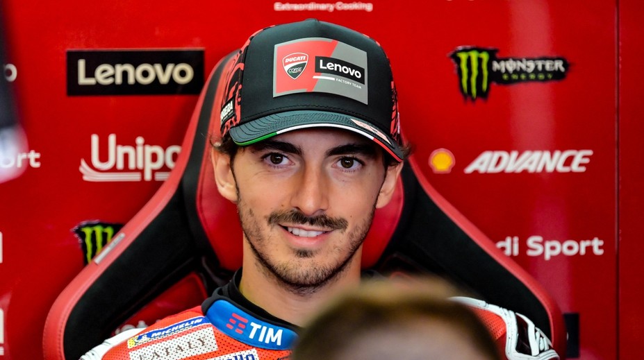 Poctu niesť olympijskú pochodeň budú mať mnohé osobnosti. Nechýba medzi nimi známy motocyklový pretekár