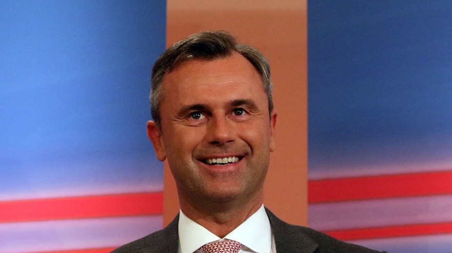 Rakúsky prezidentský kandidát Hofer vyzval na zákaz nosenia buriek