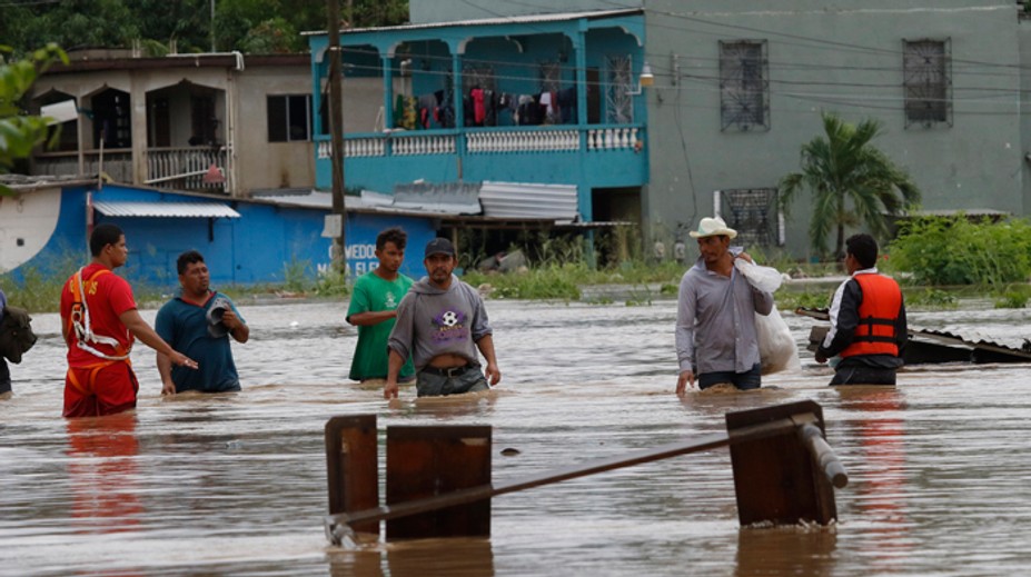 Hurikán Iota zasiahol časť Strednej Ameriky, vyžiadal si viac ako 30 obetí