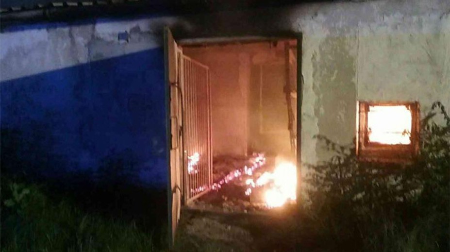 V Jakubove horela lakovňa, hasičom sa už podarilo zlikvidovať oheň